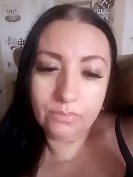 Snapshot of Veronica-Celie chatting on 12/18/25, 10:21 Veronica-Celie online show from 12/18/25, 10:21