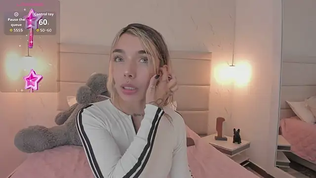 Mollymoon1 online show from 12/02/25, 09:10