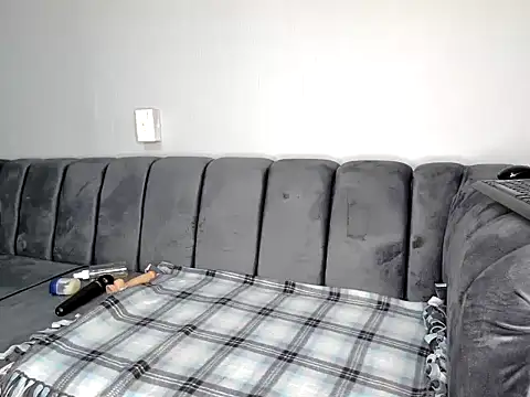 Snapshot of Pearl_00 chatting on 10/13/25, 07:47 Pearl 00 online show from 10/13/25, 07:47