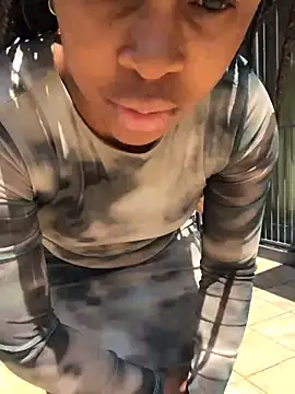 Snapshot of Pearl_00 chatting on 10/19/25, 11:11 Pearl 00 online show from 10/19/25, 11:11