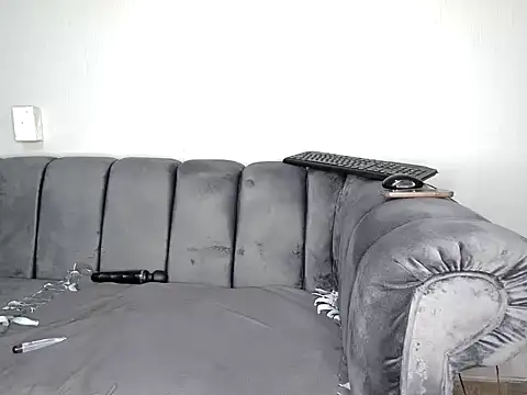 Snapshot of Pearl_00 chatting on 11/12/25, 05:35 Pearl 00 online show from 11/12/25, 05:35