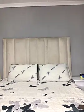 Snapshot of Pearl_00 chatting on 11/25/25, 10:26 Pearl 00 online show from 11/25/25, 10:26