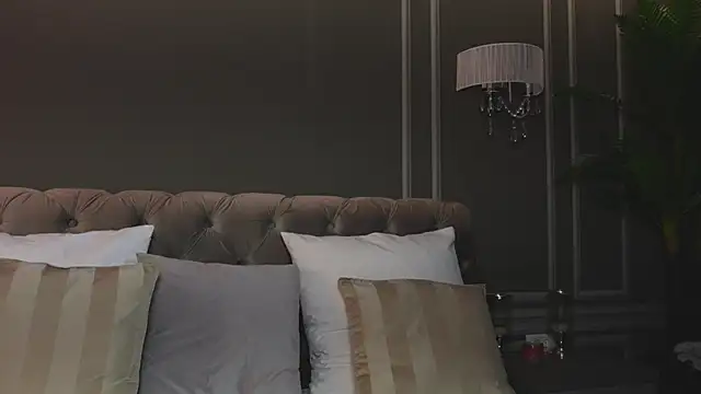 Snapshot of AnnieStylesx chatting on 10/18/25, 03:31 AnnieStylesx online show from 10/18/25, 03:31