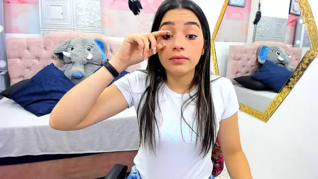 Leah Means  online show from 02/09/25, 01:25