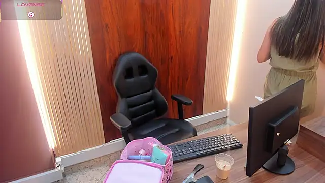Leah Means  online show from 02/15/25, 12:33