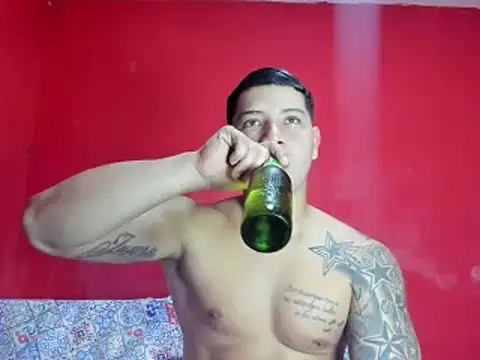 Snapshot of paul_luis chatting on 12/21/25, 01:02 paul luis online show from 12/21/25, 01:02