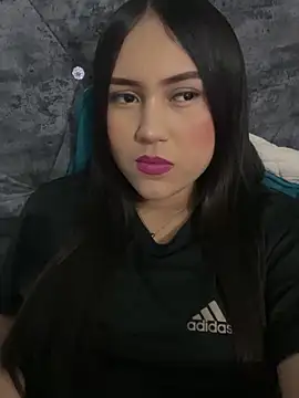 Snapshot of YuliiCamm chatting on 01/25/25, 01:43 YuliiCamm online show from 01/25/25, 01:43