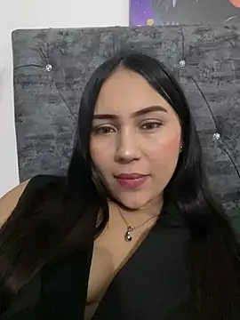 Snapshot of YuliiCamm chatting on 02/01/25, 02:37 YuliiCamm online show from 02/01/25, 02:37