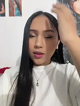 Snapshot of YuliiCamm chatting on 03/08/25, 12:00 YuliiCamm online show from 03/08/25, 12:00