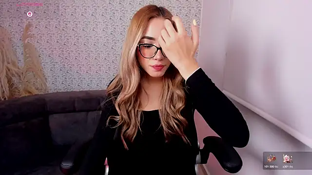 Snapshot of Sarajonnes chatting on 12/05/25, 05:31 Sarajonnes online show from 12/05/25, 05:31