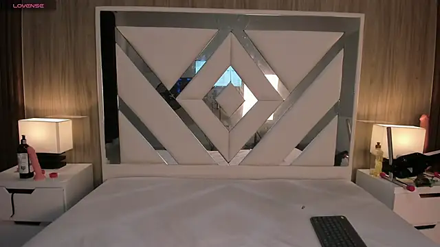 Snapshot of ValentinaThomas chatting on 09/20/25, 07:37 ValentinaThomas online show from 09/20/25, 07:37