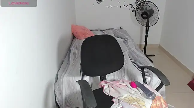 Snapshot of baby_violetta chatting on 12/12/24, 02:48 baby violetta online show from 12/12/24, 02:48