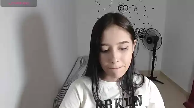 Snapshot of baby_violetta chatting on 12/14/24, 04:23 baby violetta online show from 12/14/24, 04:23