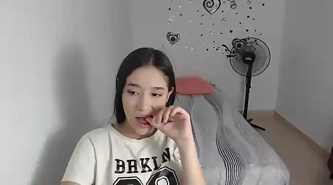 Snapshot of baby_violetta chatting on 01/29/25, 02:51 baby violetta online show from 01/29/25, 02:51