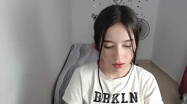 Snapshot of baby_violetta chatting on 01/29/25, 06:01 baby violetta online show from 01/29/25, 06:01