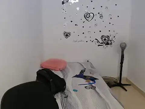 Snapshot of baby_violetta chatting on 02/25/25, 01:52 baby violetta online show from 02/25/25, 01:52