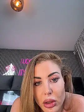 MilaMaaay online show from 10/09/25, 05:33