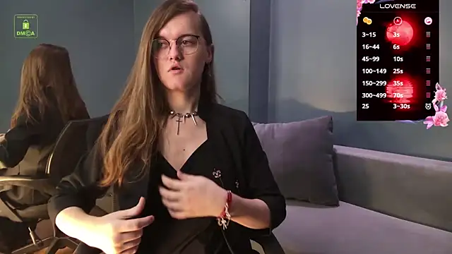 Snapshot of YukoFanee chatting on 12/13/25, 08:25 YukoFanee online show from 12/13/25, 08:25