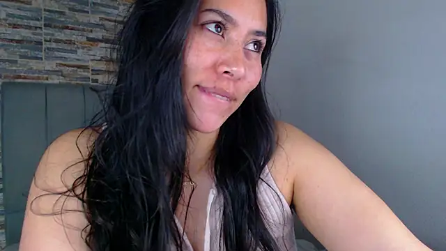 Snapshot of _joy_yva chatting on 09/30/25, 04:23 joy yva online show from 09/30/25, 04:23