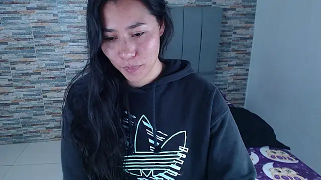 Snapshot of _joy_yva chatting on 10/26/25, 02:39 joy yva online show from 10/26/25, 02:39