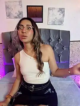 Snapshot of Scarlett_Khan chatting on 01/02/25, 01:49 Scarlett Khan online show from 01/02/25, 01:49