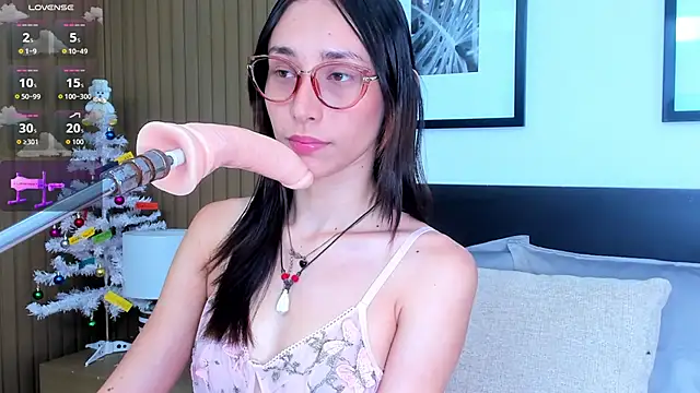 Snapshot of doll_bella_ chatting on 12/14/25, 07:51 doll bella online show from 12/14/25, 07:51