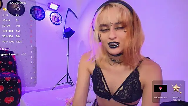 lizeth darks online show from 12/11/24, 09:23