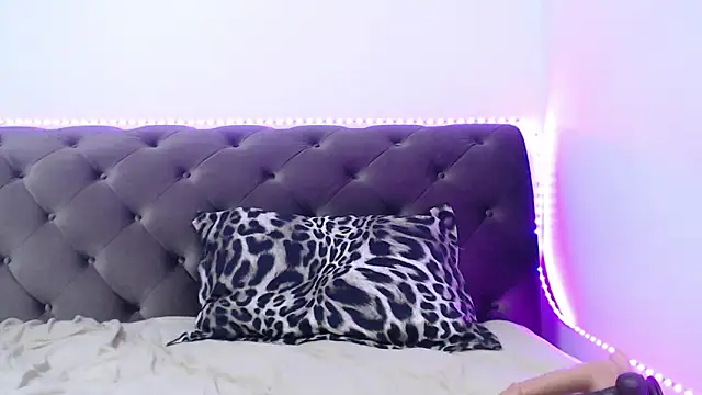 Snapshot of TiffanyPeretz chatting on 09/17/25, 05:36 TiffanyPeretz online show from 09/17/25, 05:36