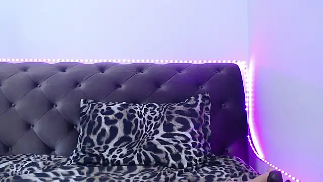 Snapshot of TiffanyPeretz chatting on 09/21/25, 12:40 TiffanyPeretz online show from 09/21/25, 12:40