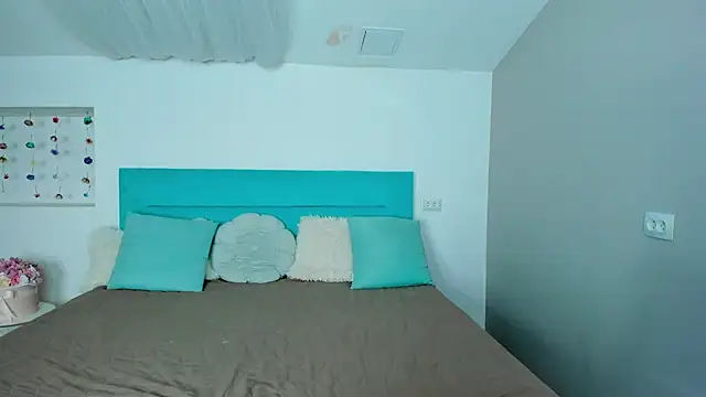 L1ittle kitty  online show from 10/11/25, 05:28