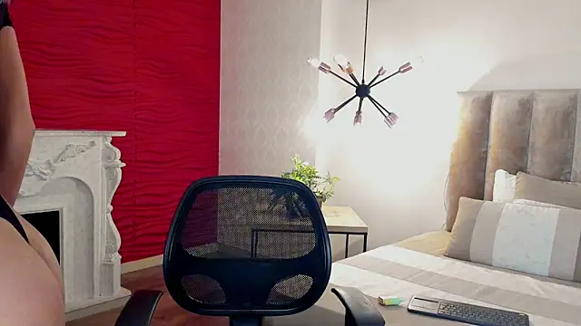 Snapshot of Alisha-Bond chatting on 12/03/25, 08:29 Alisha-Bond online show from 12/03/25, 08:29