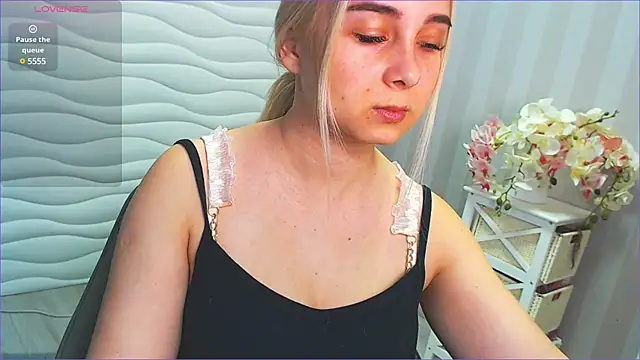 DolphinDreams online show from 12/19/24, 10:02