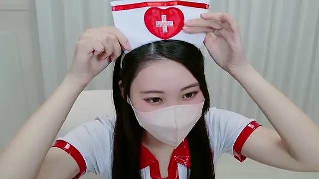 yuki room online show from 11/05/25, 01:11