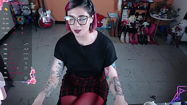 MissMiia2 online show from 12/12/24, 09:26