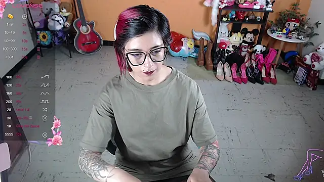 MissMiia2 online show from 12/15/24, 08:36