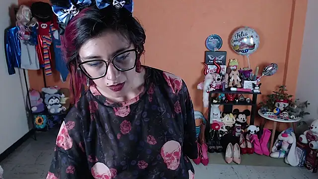 MissMiia2 online show from 12/28/24, 11:05
