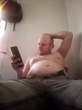 Snapshot of gato- chatting on 12/05/24, 09:50 gato- online show from 12/05/24, 09:50