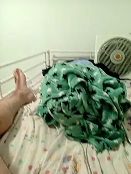 Snapshot of gato- chatting on 11/07/25, 12:27 gato- online show from 11/07/25, 12:27