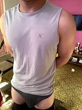 Snapshot of alburt_1996 chatting on 11/10/25, 04:22 alburt 1996 online show from 11/10/25, 04:22