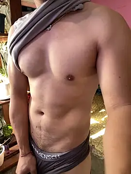 Snapshot of alburt_1996 chatting on 11/19/25, 04:12 alburt 1996 online show from 11/19/25, 04:12