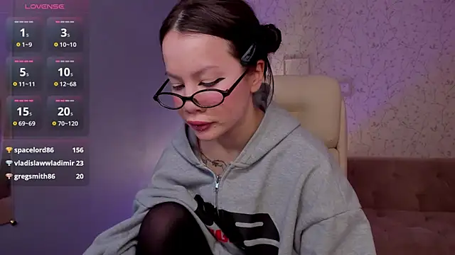 Snapshot of Anikka_Liam chatting on 02/12/25, 01:52 Anikka Liam online show from 02/12/25, 01:52