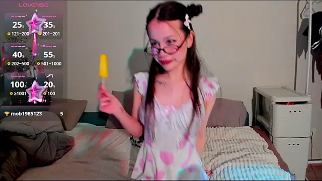 Snapshot of Anikka_Liam chatting on 10/04/25, 12:19 Anikka Liam online show from 10/04/25, 12:19