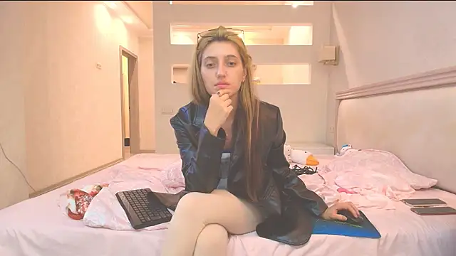 Iren online show from 10/08/25, 01:47