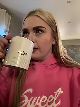 Snapshot of April_Vance chatting on 12/10/24, 06:01 April Vance online show from 12/10/24, 06:01