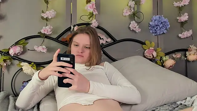 Snapshot of LilianSwall chatting on 12/01/24, 07:36 LilianSwall online show from 12/01/24, 07:36