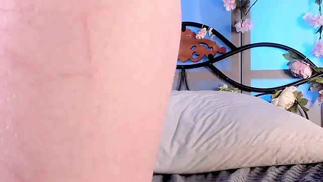 Snapshot of LilianSwall chatting on 12/16/24, 08:58 LilianSwall online show from 12/16/24, 08:58