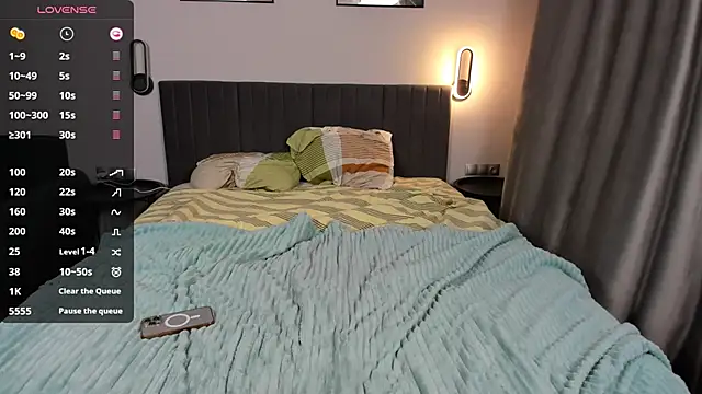 Snapshot of jesssicamooon chatting on 12/20/24, 10:43 jesssicamooon online show from 12/20/24, 10:43