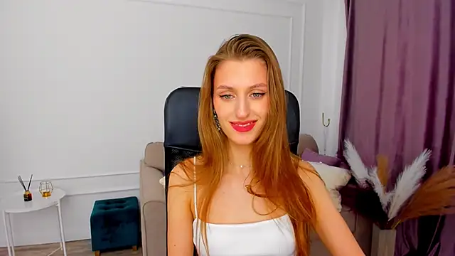 Snapshot of NaturalBeaty chatting on 02/06/25, 12:05 NaturalBeaty online show from 02/06/25, 12:05