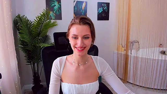 Snapshot of NaturalBeaty chatting on 02/16/25, 09:59 NaturalBeaty online show from 02/16/25, 09:59