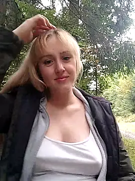 Snapshot of SherryOutdoor1 chatting on 10/09/25, 08:23 SherryOutdoor1 online show from 10/09/25, 08:23